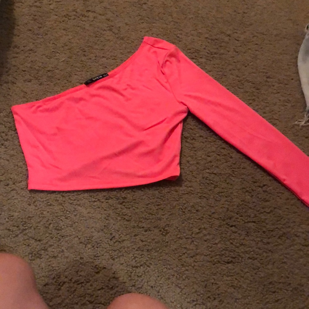 One sleeve crop top